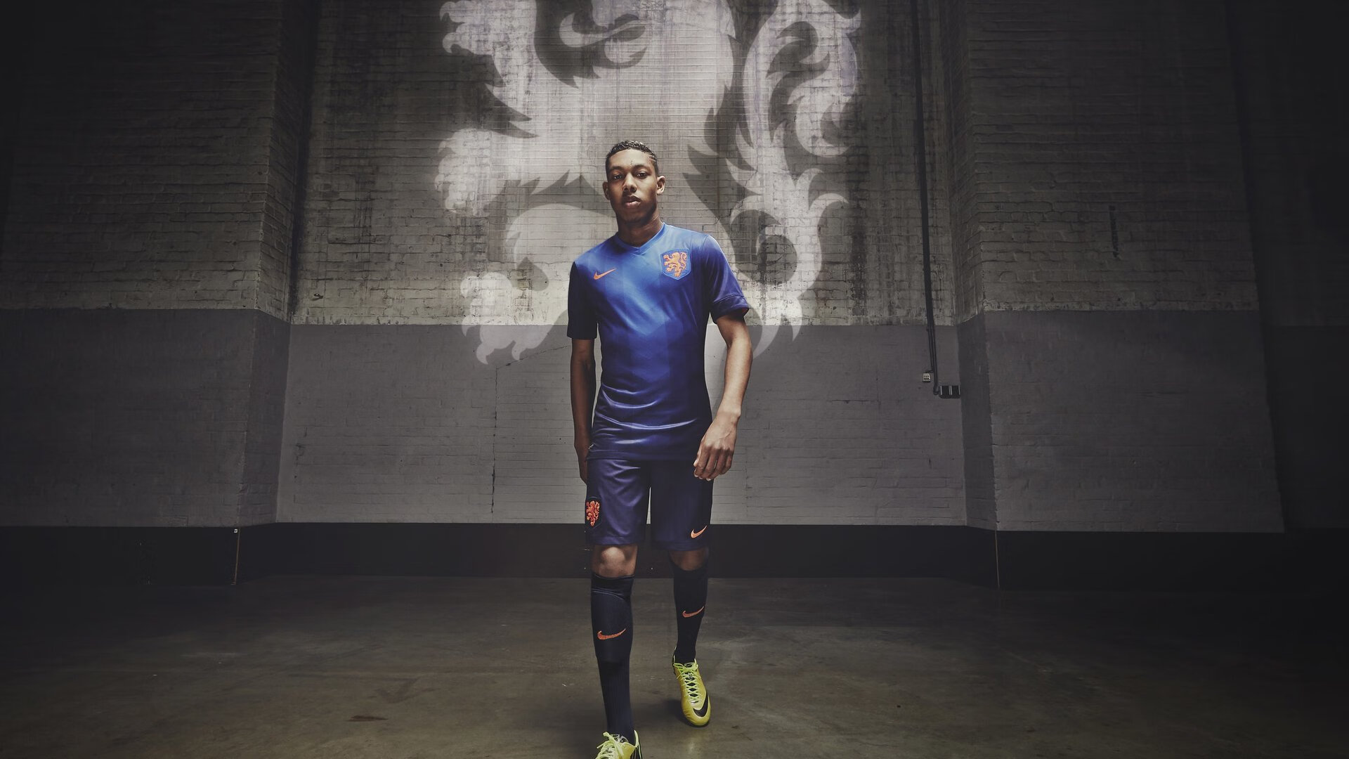 _冬季户外网球赛：雪地上的快节奏较量_，冬季网球装搭配