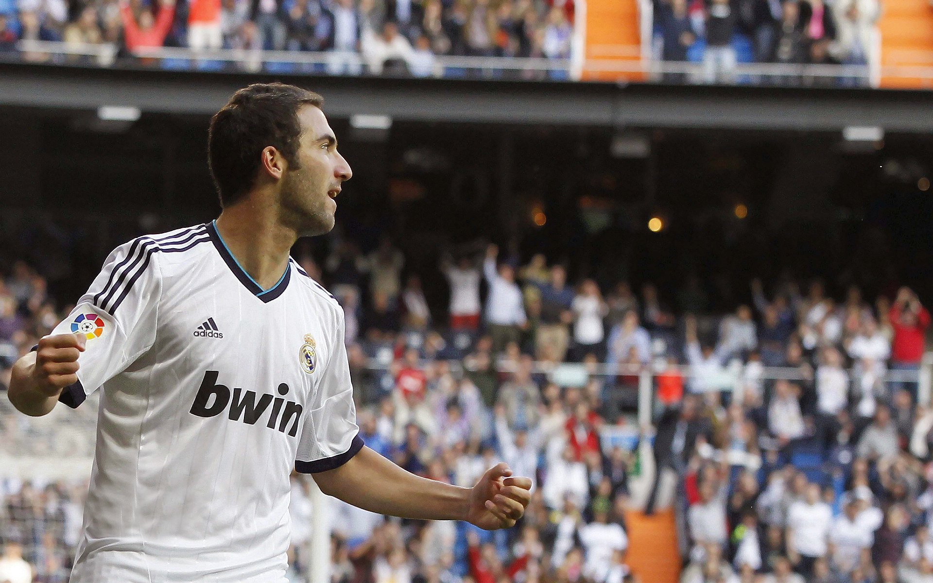 米兰两队的高压逼抢战术对练习中的优势